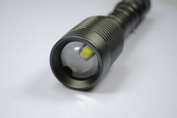 �����̓n���f�B���C�g LED�����d�� TL1600A�͐M���̃A�����JCREE�А����P�xLED